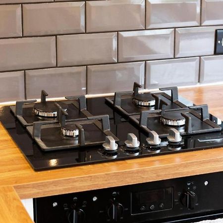 Stylish 3 Bed Edinburgh Abode - Parking And Garden Villa Exteriör bild