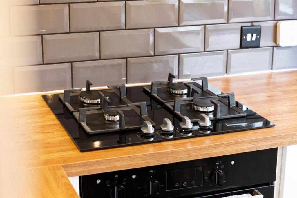 Stylish 3 Bed Edinburgh Abode - Parking And Garden Villa Exteriör bild