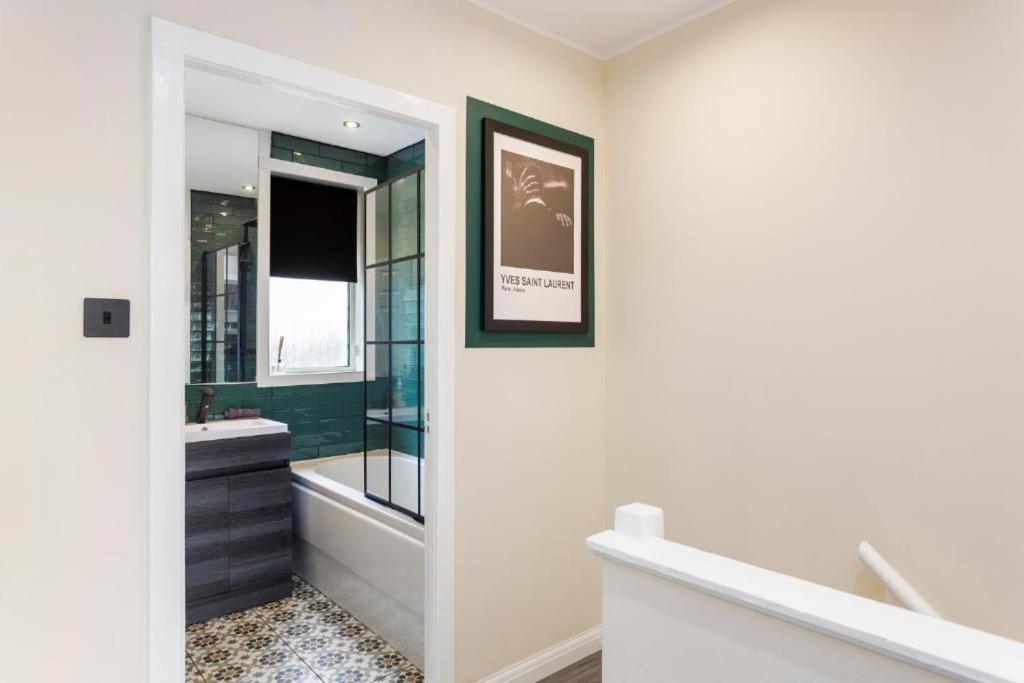 Stylish 3 Bed Edinburgh Abode - Parking And Garden Villa Exteriör bild