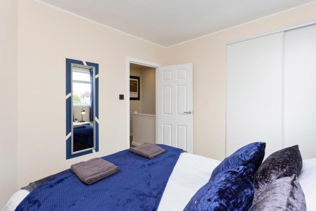 Stylish 3 Bed Edinburgh Abode - Parking And Garden Villa Exteriör bild