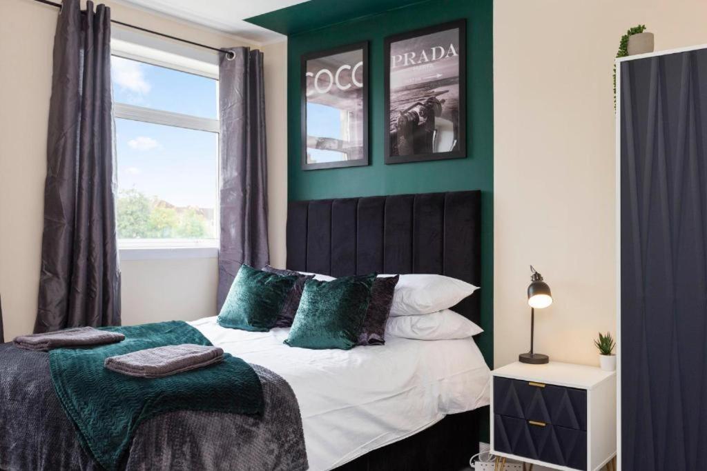 Stylish 3 Bed Edinburgh Abode - Parking And Garden Villa Exteriör bild