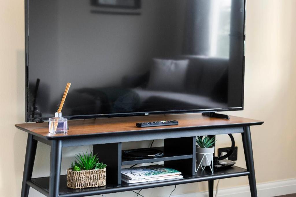 Stylish 3 Bed Edinburgh Abode - Parking And Garden Villa Exteriör bild