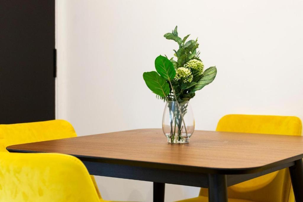 Stylish 3 Bed Edinburgh Abode - Parking And Garden Villa Exteriör bild