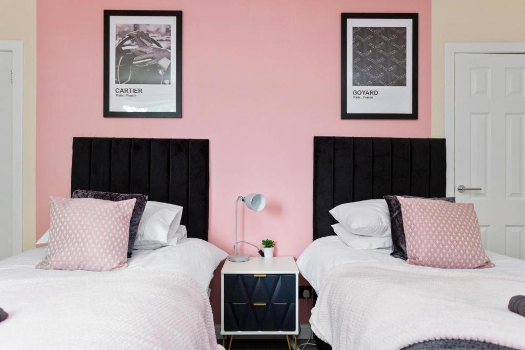 Stylish 3 Bed Edinburgh Abode - Parking And Garden Villa Exteriör bild