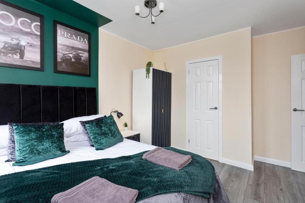 Stylish 3 Bed Edinburgh Abode - Parking And Garden Villa Exteriör bild
