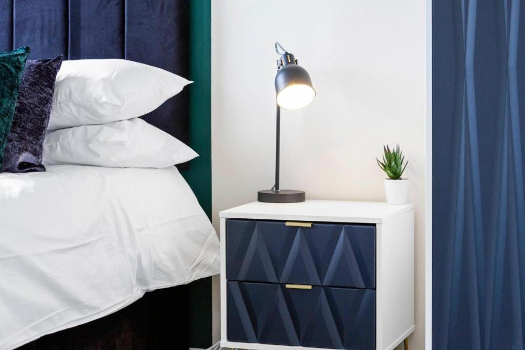 Stylish 3 Bed Edinburgh Abode - Parking And Garden Villa Exteriör bild