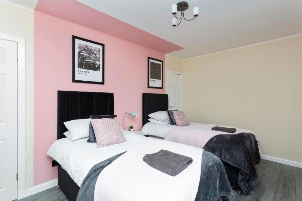 Stylish 3 Bed Edinburgh Abode - Parking And Garden Villa Exteriör bild