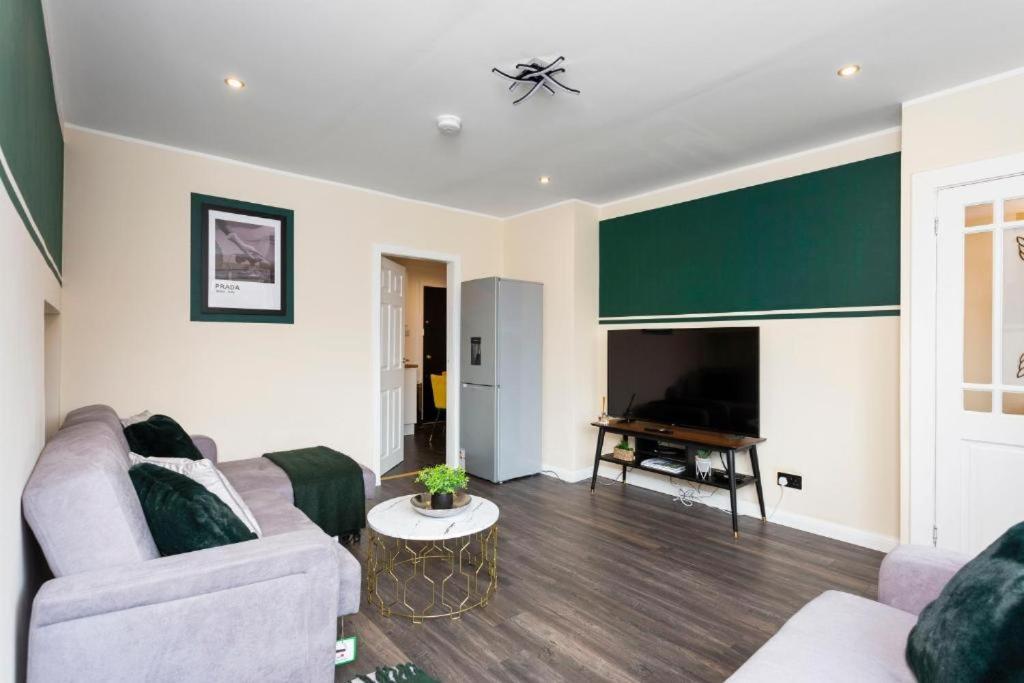 Stylish 3 Bed Edinburgh Abode - Parking And Garden Villa Exteriör bild